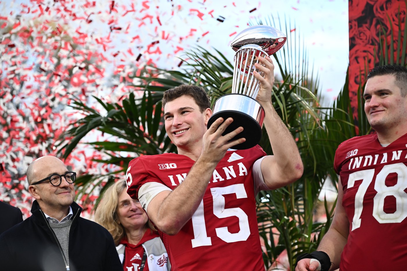 Quarterbacks Moore and Mendoza face off again as Oregon plays Indiana in the CFP semis | iNFOnews.ca