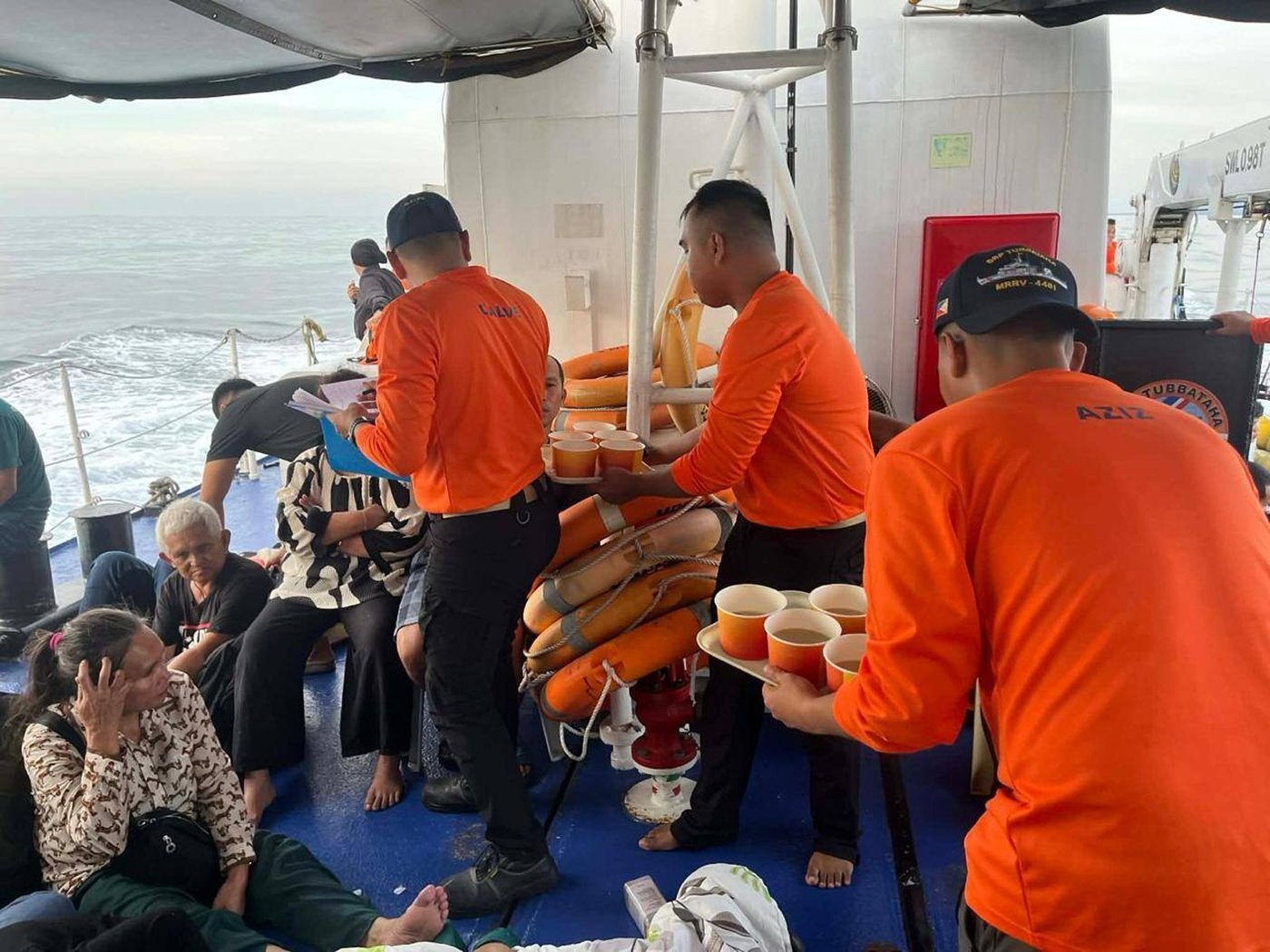 Ferry with more than 350 people sinks in the southern Philippines leaving at least 15 dead | iNFOnews.ca