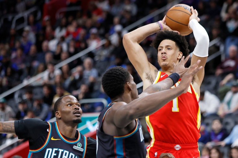 Surging Hawks snap the East-leading Pistons' 4-game winning streak with a 130-129 win in overtime | iNFOnews.ca