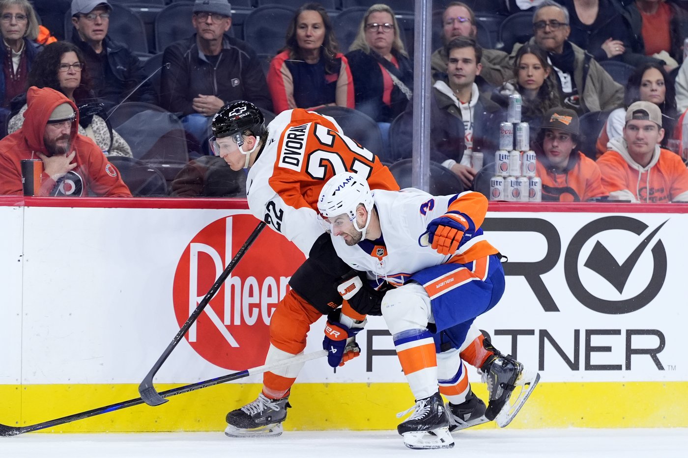 Sorokin's 6th shutout and Pageau's 2 goals power Islanders to 4-0 win over Flyers | iNFOnews.ca