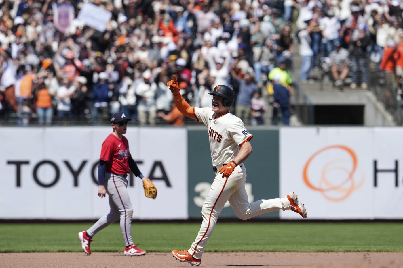 Matt Chapman hits 2-run HR in 9th to give Giants 3-2 win over Braves | iNFOnews.ca