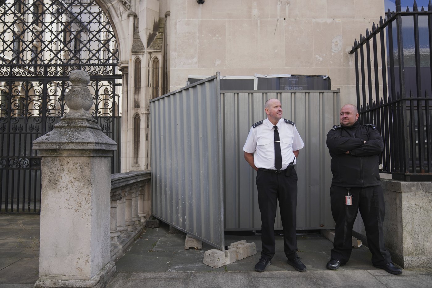 New Banksy mural of a judge beating a protester to be removed from outside London court | iNFOnews.ca