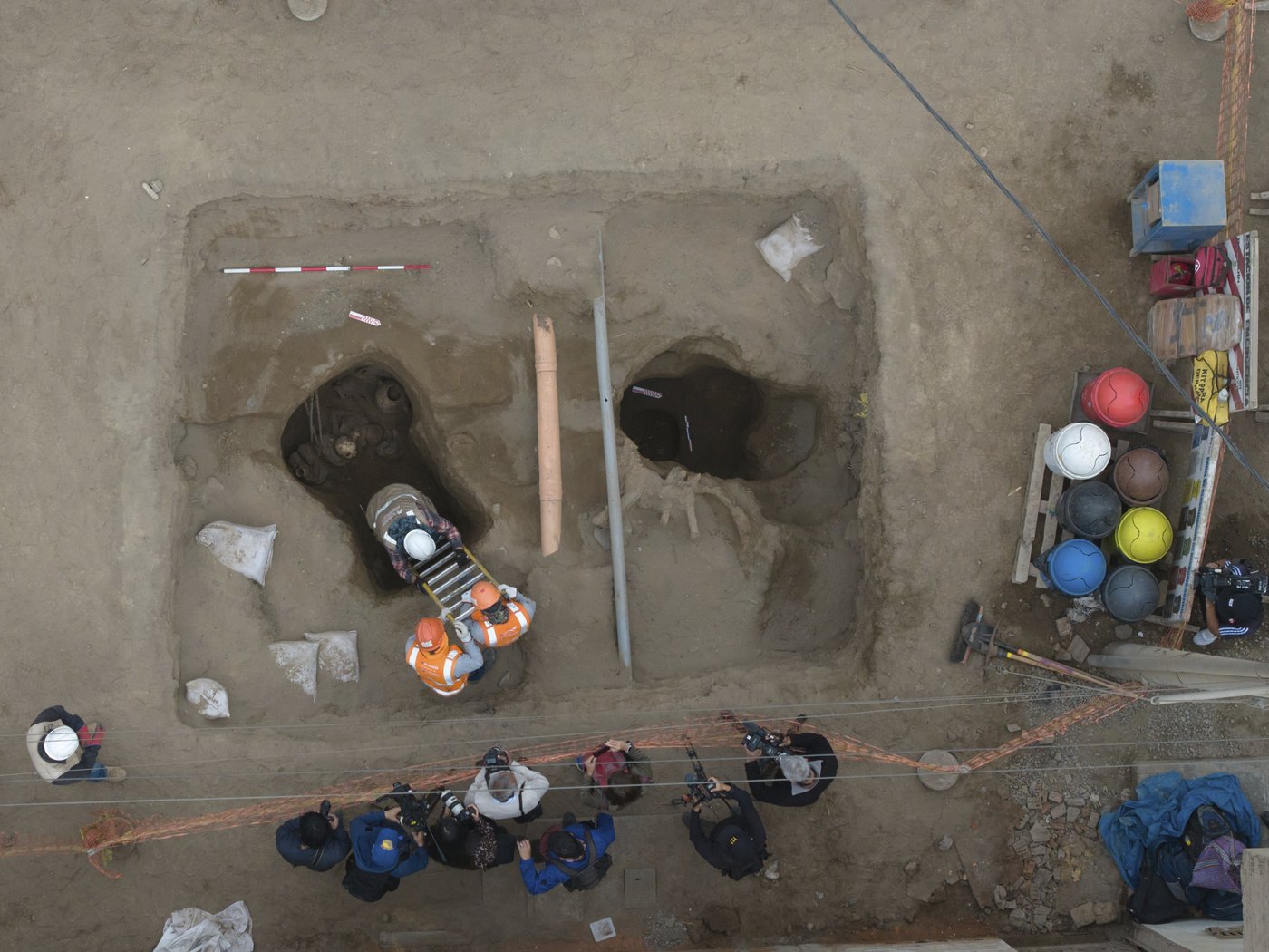 Utility workers in Peru unearth pre-Incan tomb with 1,000-year-old remains | iNFOnews.ca