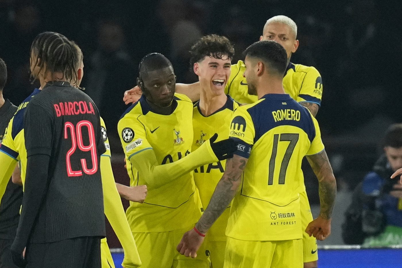 Kolo Muani stands out for Tottenham with 2 goals and an assist in 5-3 loss to PSG | iNFOnews.ca Kolo Muani stands out for Tottenham with 2 goals and an assist in 5-3 loss to PSG | iNFOnews.ca