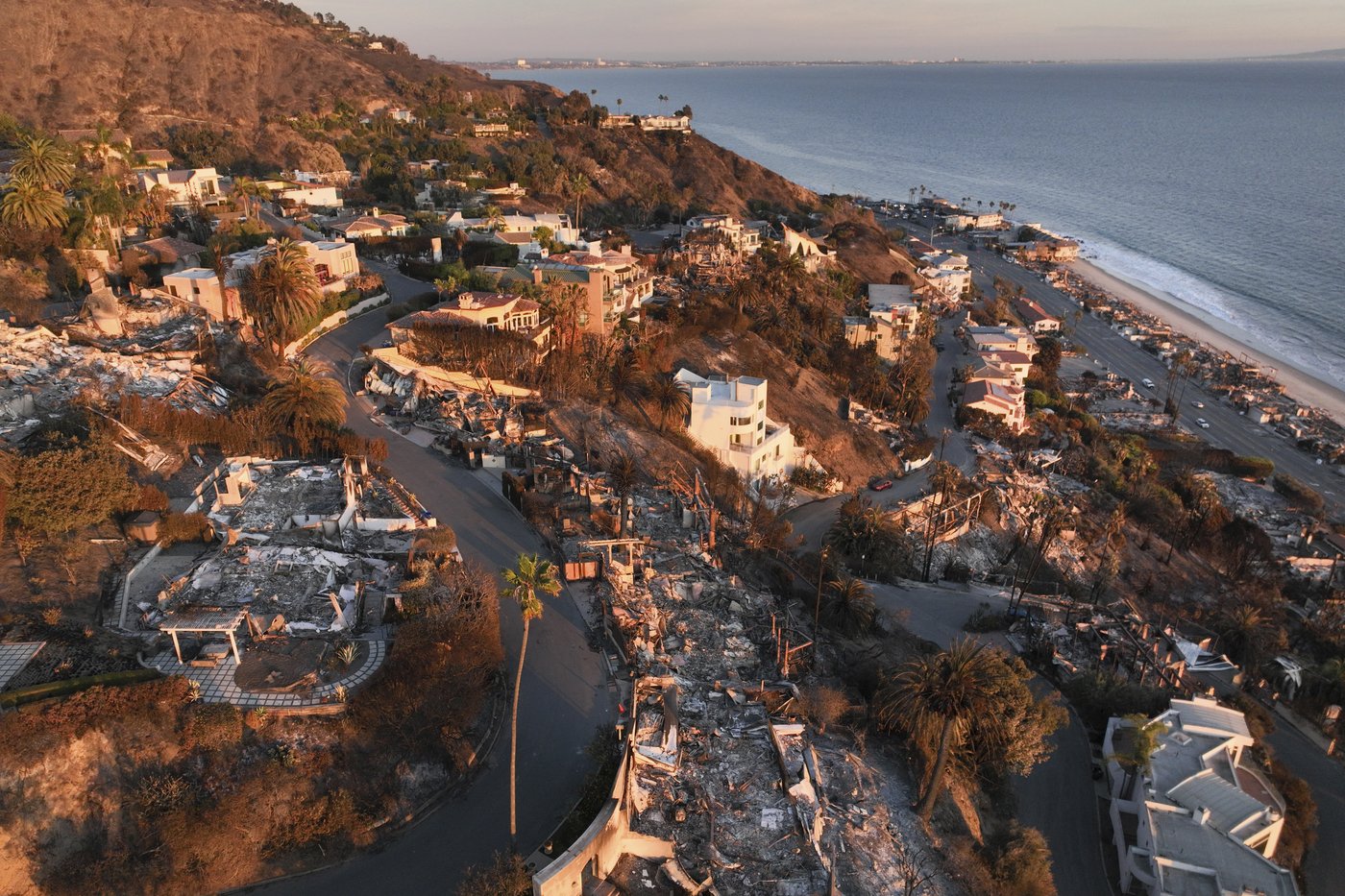 Fire-ravaged Southern California braces for gusty winds and heightened wildfire risk | iNFOnews.ca Fire-ravaged Southern California braces for gusty winds and heightened wildfire risk | iNFOnews.ca