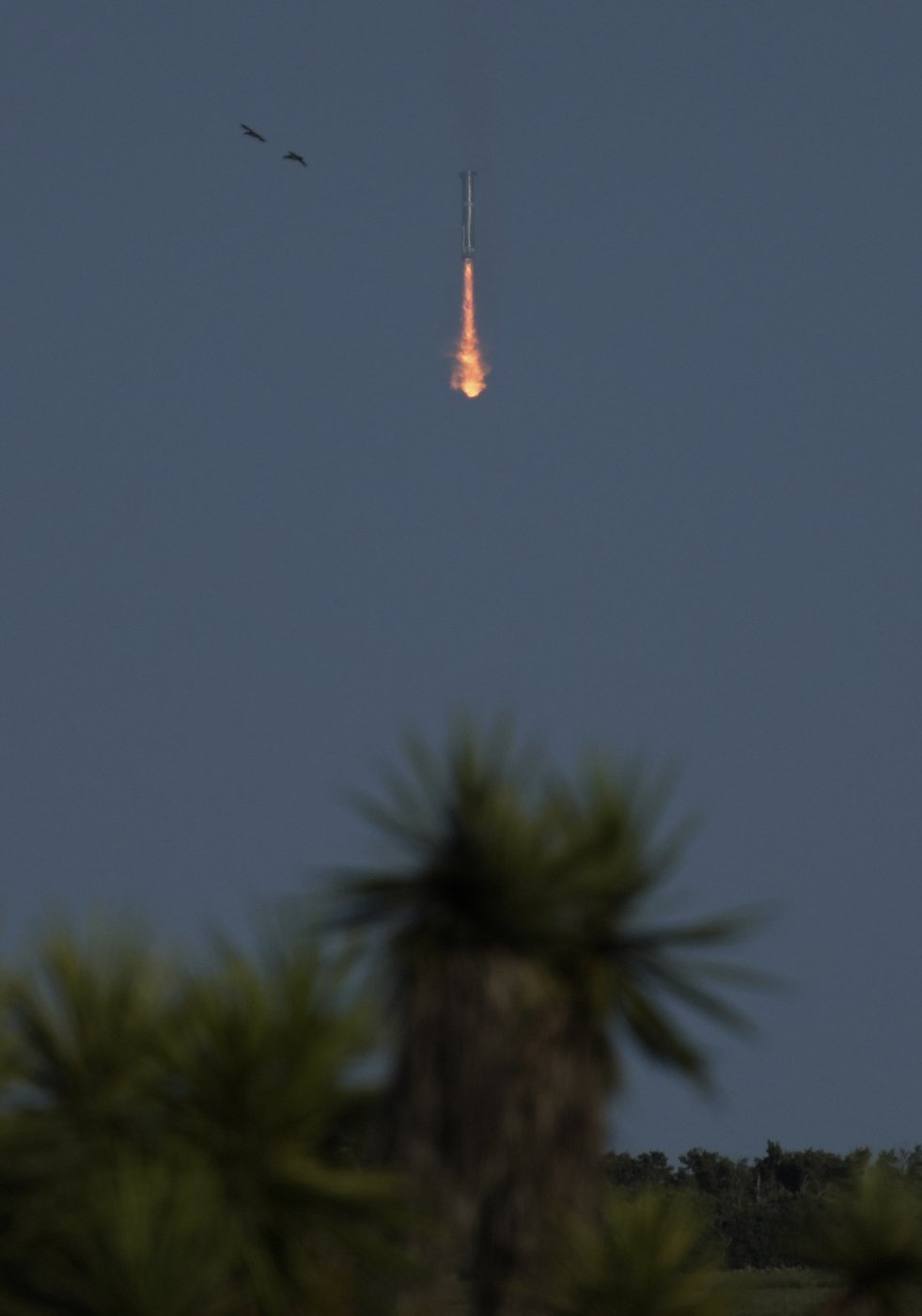 SpaceX launches giant Starship rocket, but aborts attempt to catch booster with mechanical arms | iNFOnews.ca