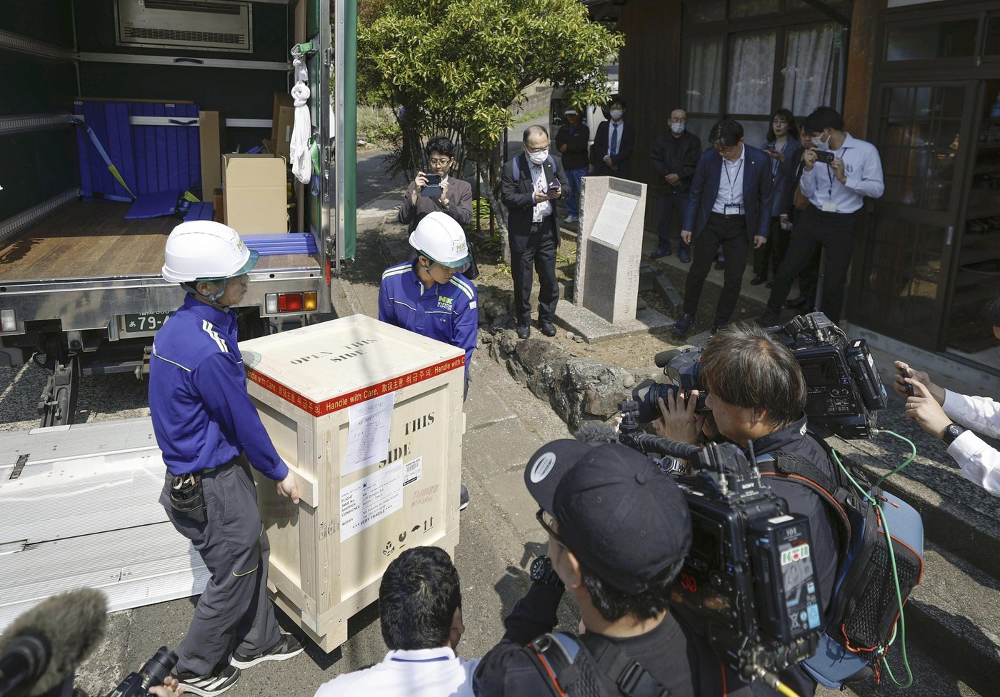 A Buddhist statue stolen from a Japanese temple nearly 13 years ago is returned from South Korea | iNFOnews.ca