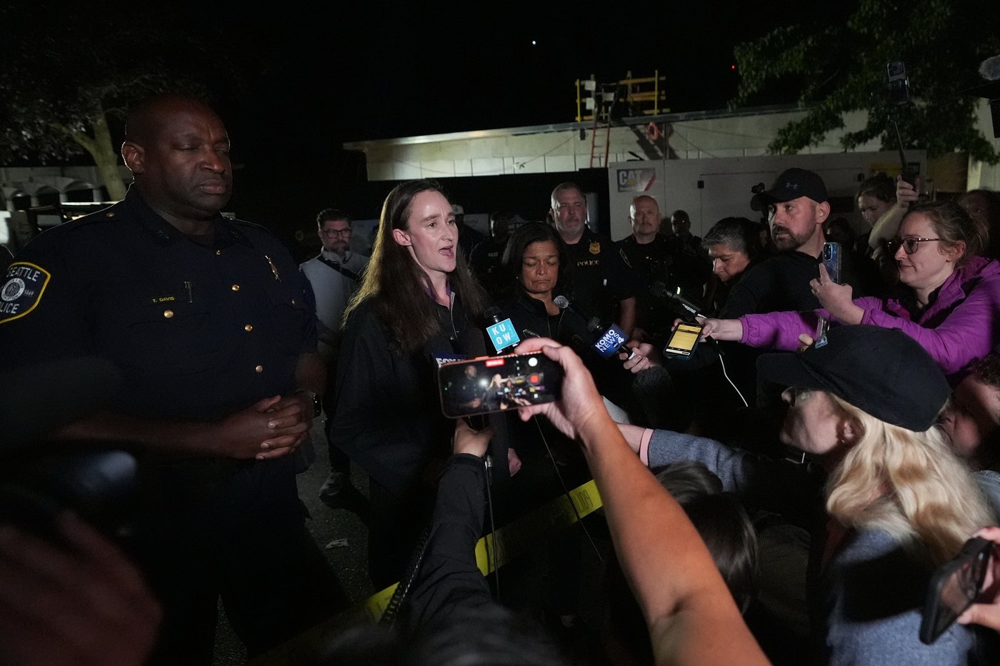 Police arrest 1 person and search for another after Seattle festival shooting that killed 3 | iNFOnews.ca