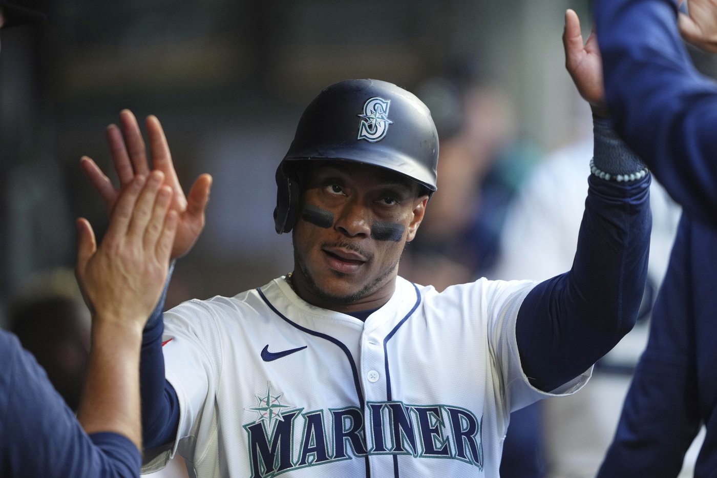 Polanco homers twice to help the Mariners rout the Marlins, 14-0 | iNFOnews.ca