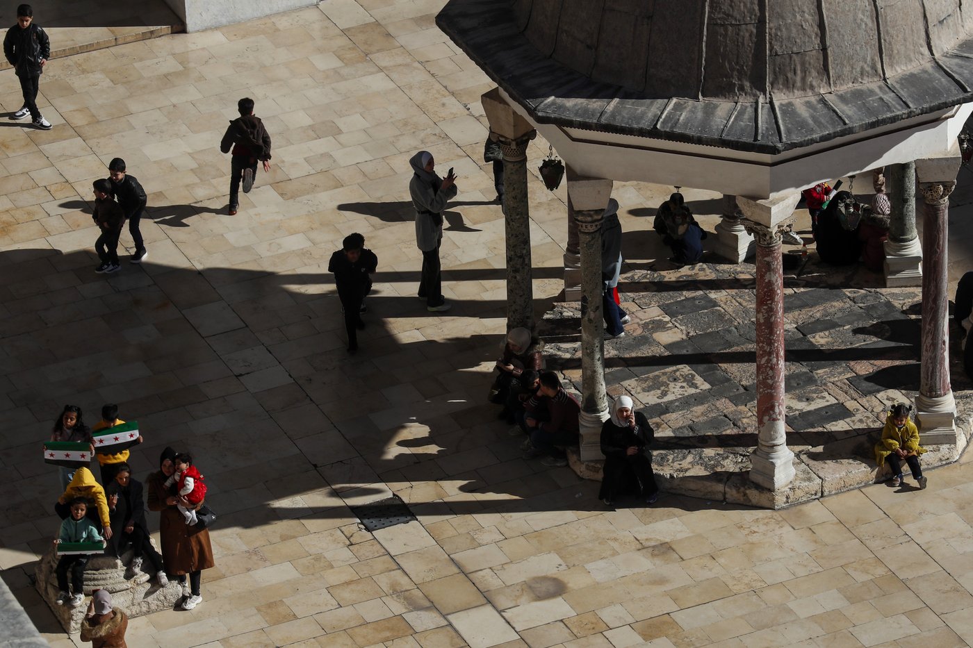 Thousands of Syrian celebrate in central Damascus during first Friday prayers since Assad's fall | iNFOnews.ca Thousands of Syrian celebrate in central Damascus during first Friday prayers since Assad's fall | iNFOnews.ca