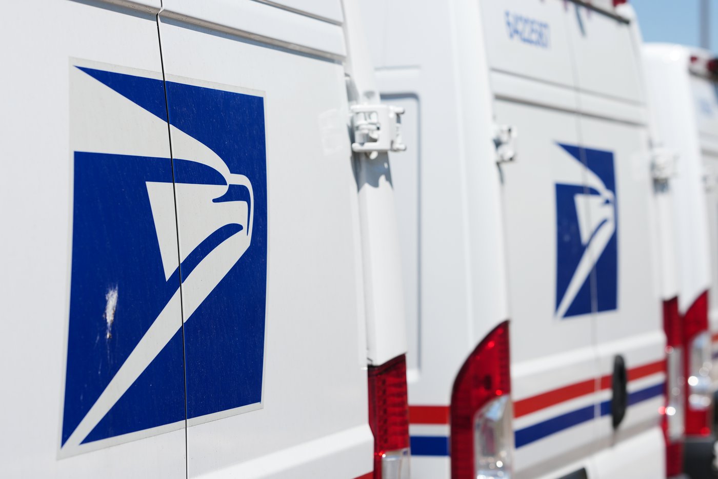 Trump's attacks on mail balloting and concerns over delays turn midterms spotlight on Postal Service | iNFOnews.ca Trump's attacks on mail balloting and concerns over delays turn midterms spotlight on Postal Service | iNFOnews.ca