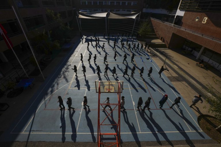 No TikTok, no Instagram: Chilean school blocks phones as students rediscover real-world connections | iNFOnews.ca