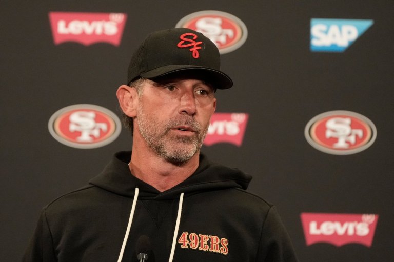 49ers coach Kyle Shanahan hurt in a car crash, limited as training camp opens | iNFOnews.ca