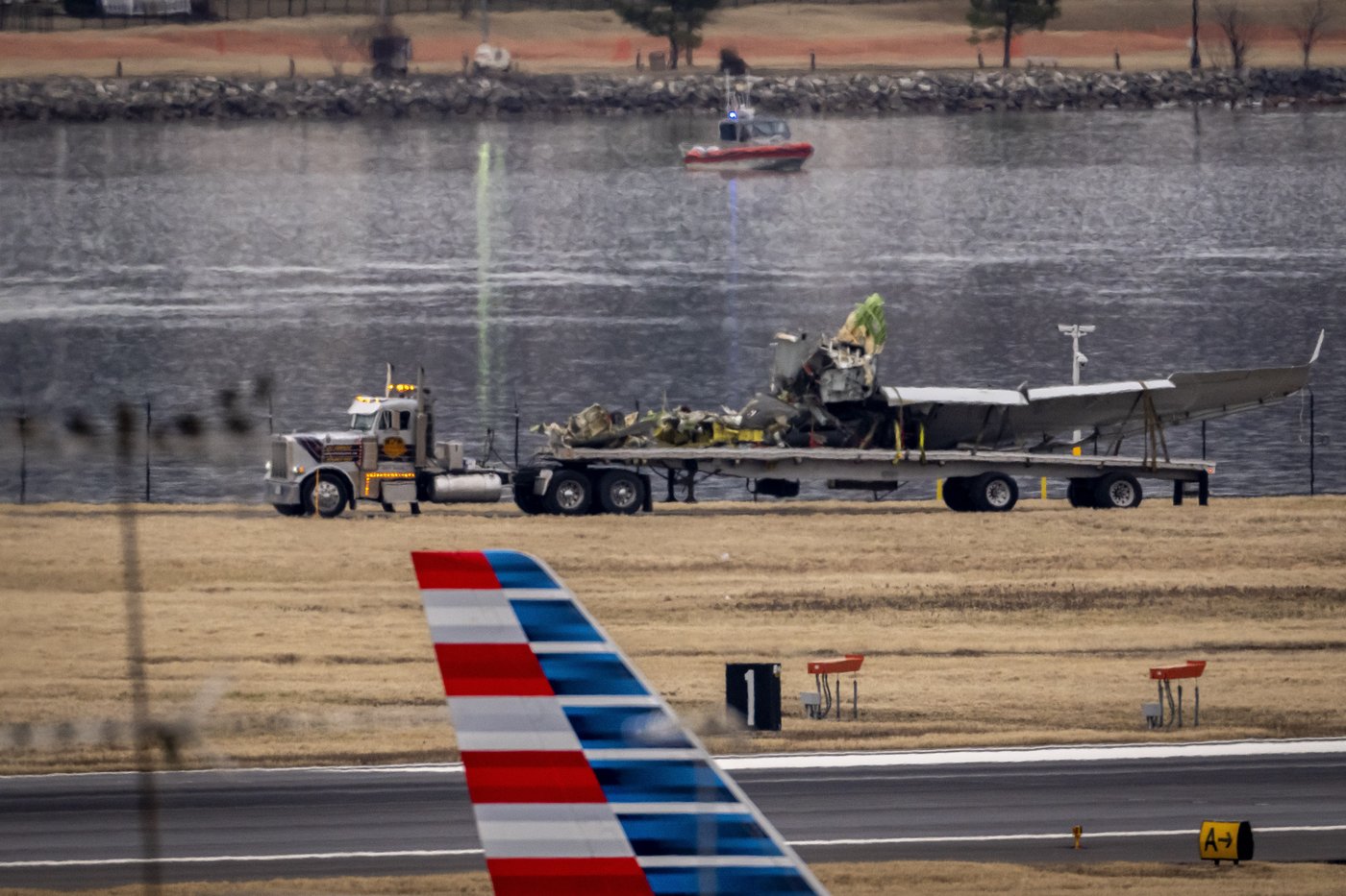 Trump blames 'obsolete' US air traffic control system for deadly plane and chopper crash near DC | iNFOnews.ca Trump blames 'obsolete' US air traffic control system for deadly plane and chopper crash near DC | iNFOnews.ca