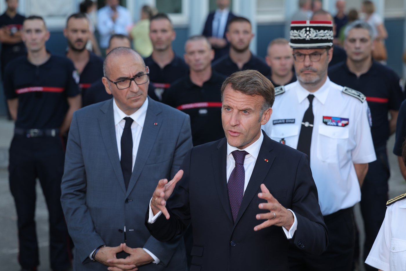 French president pledges support on visit to fire zone, vows: 'We will win this battle together' | iNFOnews.ca French president pledges support on visit to fire zone, vows: 'We will win this battle together' | iNFOnews.ca