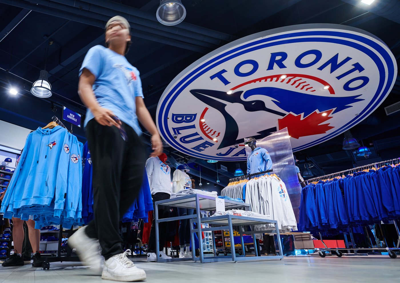 Love Jays, will travel: Canadian fans prepared to go the distance to cheer their team | iNFOnews.ca
