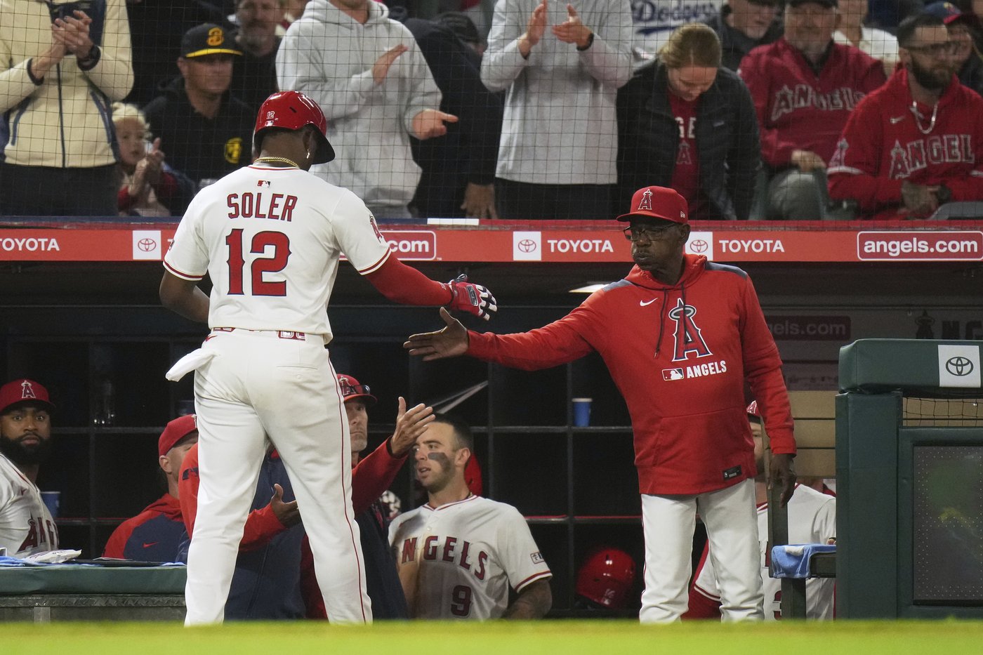 Hendricks pitches Angels past Tigers 5-2 to snap 7-game slide | iNFOnews.ca