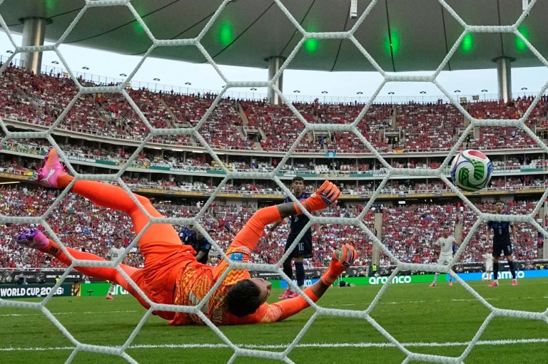 Uruguay goalkeeper Fernando Muslera pulled at halftime after his mistake leads to Spain goal | iNFOnews.ca
