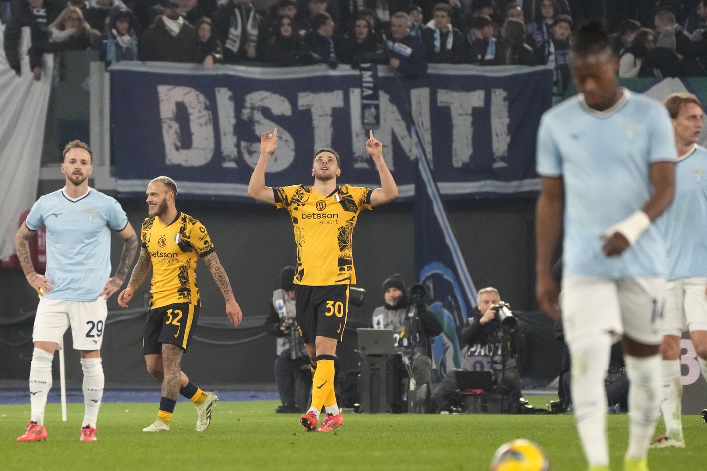 Inter stuns Lazio 6-0 to remind rivals of its title aspirations in Serie A | iNFOnews.ca