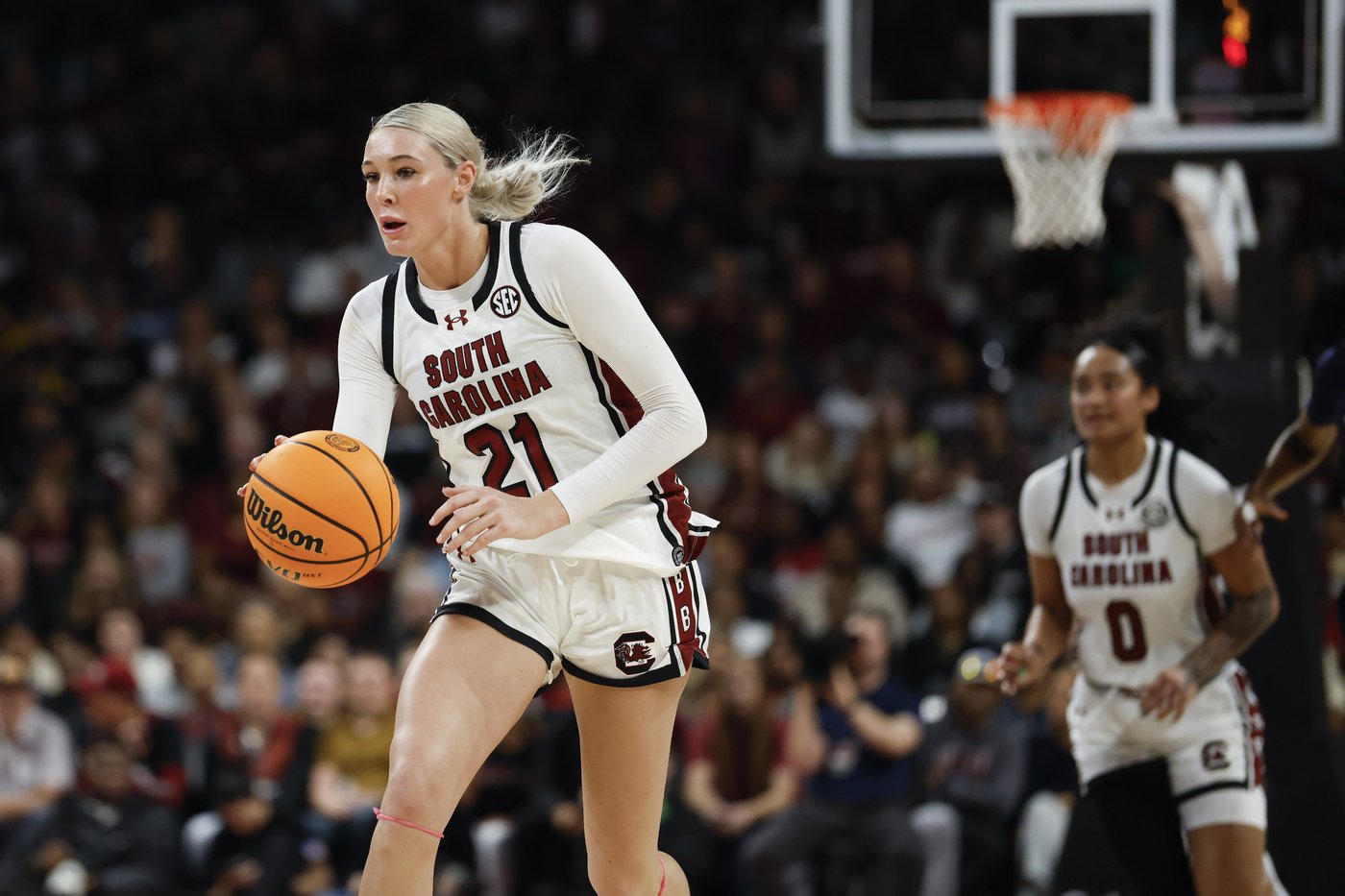 Edwards leads No. 2 South Carolina to 83-66 win over Auburn on day when Wilson's jersey is retired | iNFOnews.ca