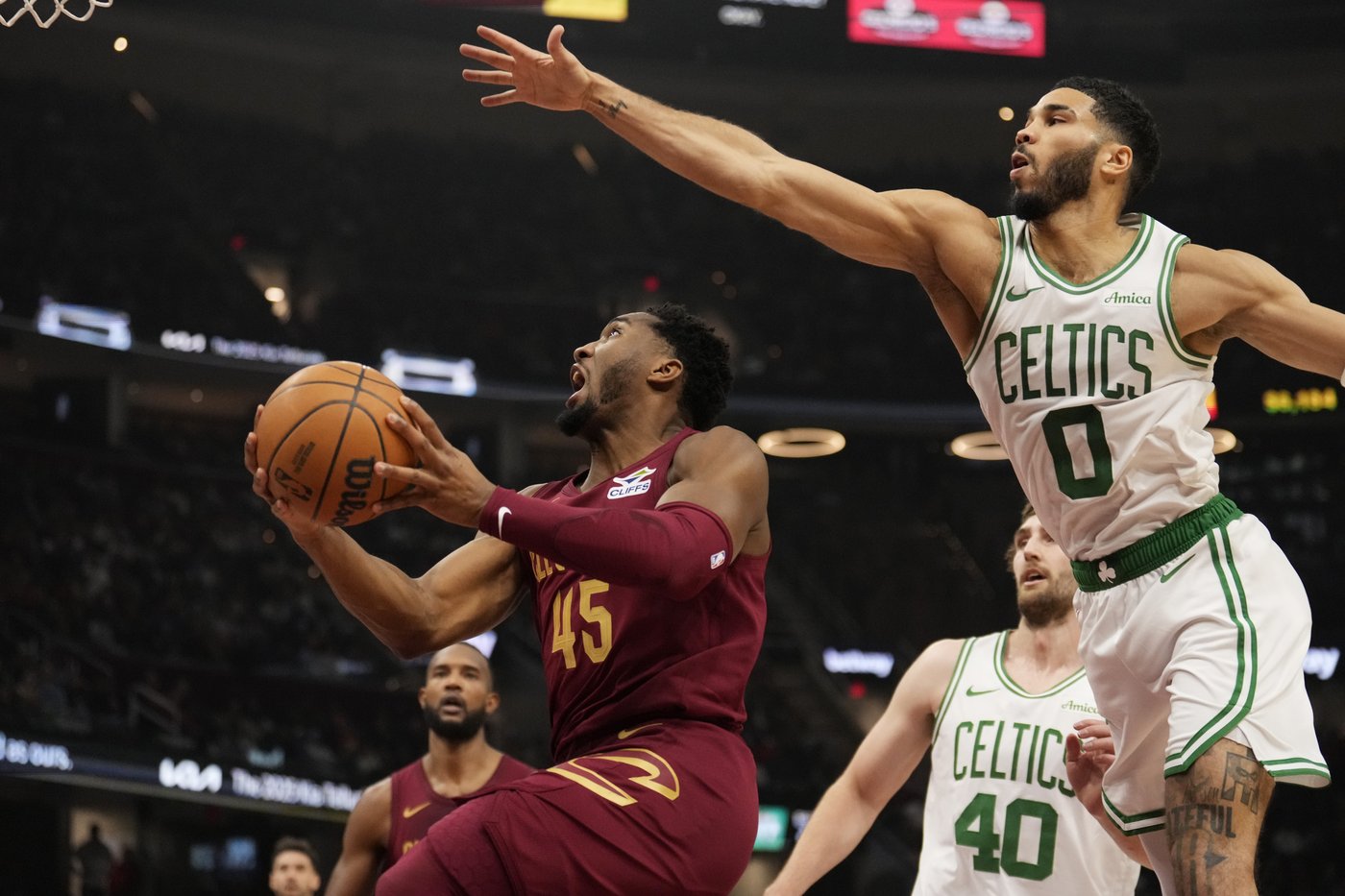 Mitchell scores 35, Cavs end Celtics' winning streak with 115-111 win in matchup of East's elite | iNFOnews.ca