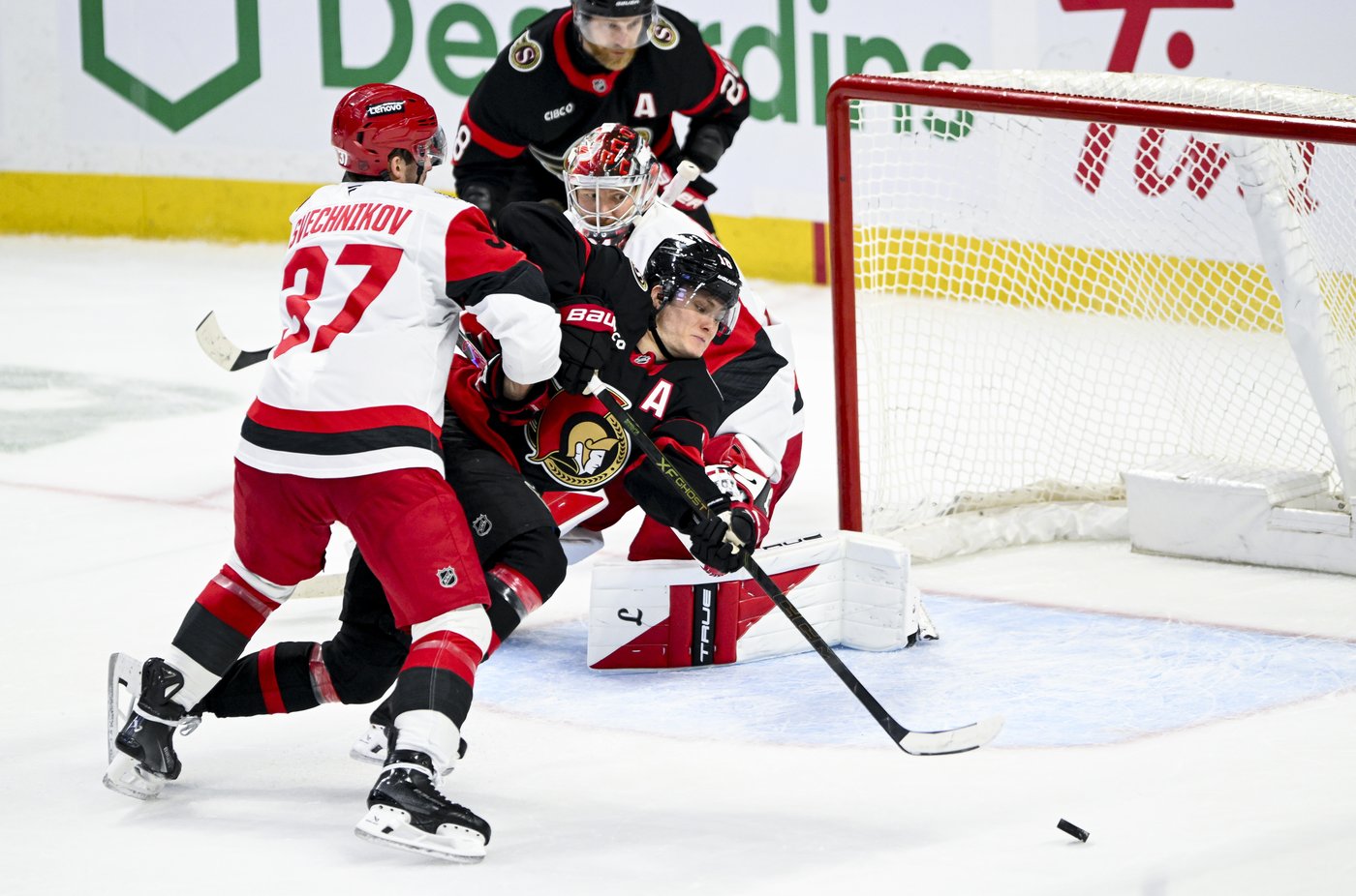 Senators respond to coach's challenge with huge win over Hurricanes | iNFOnews.ca