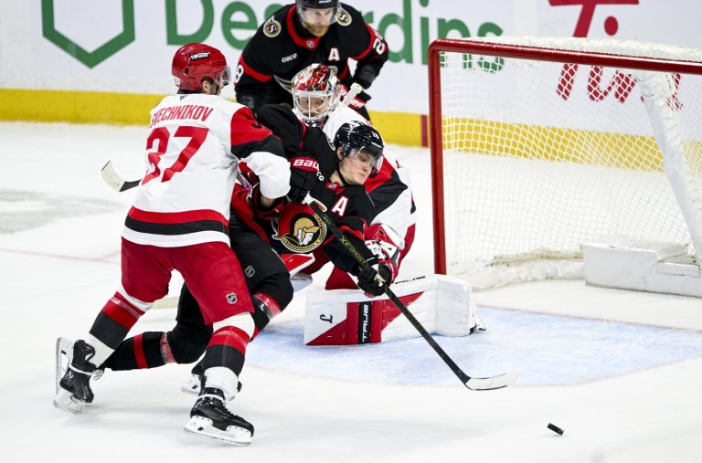 Senators respond to coach's challenge with huge win over Hurricanes | iNFOnews.ca