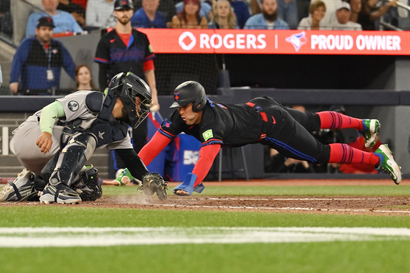 Kirk shines in return as Jays overpower Yankees 8-5 | iNFOnews.ca