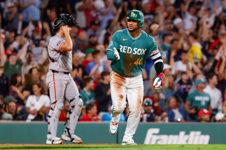 Willson Contreras hits 3-run homer, Red Sox outlast Giants 6-4 in Rafael Devers' return to Fenway | iNFOnews.ca
