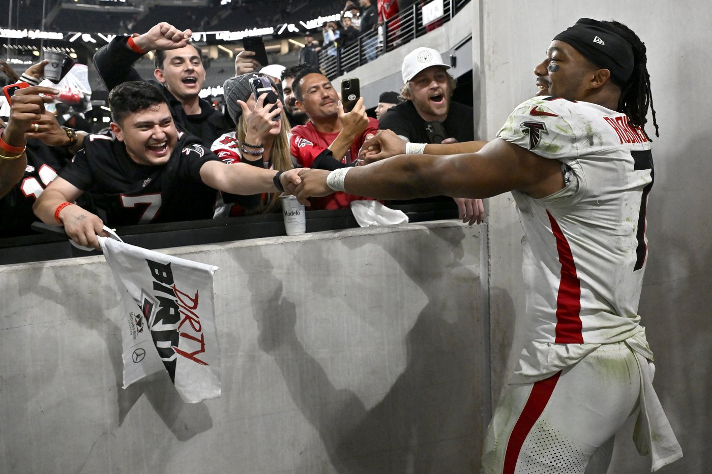 Falcons turn to Penix at QB as they try to keep NFC South title hopes alive | iNFOnews.ca