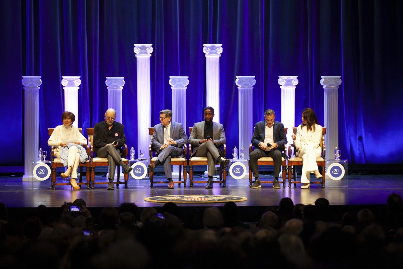 Clintons urge voters agitated by today's politics to remain involved in public service | iNFOnews.ca Clintons urge voters agitated by today's politics to remain involved in public service | iNFOnews.ca