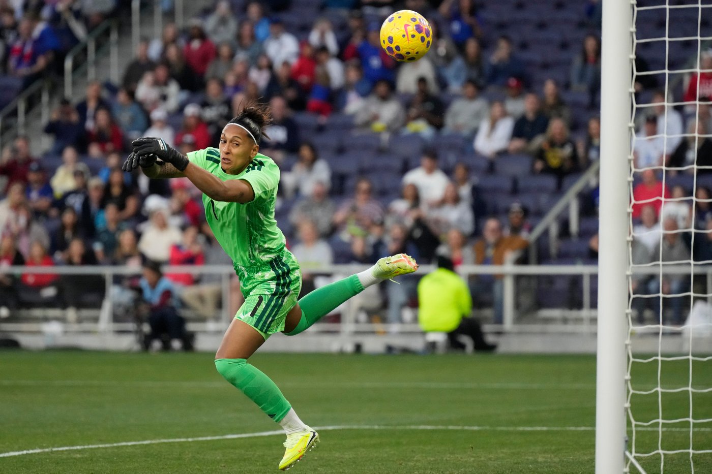 Trinity Rodman aggravates back injury late in USWNT's 2-0 win over Argentina in SheBelieves Cup | iNFOnews.ca