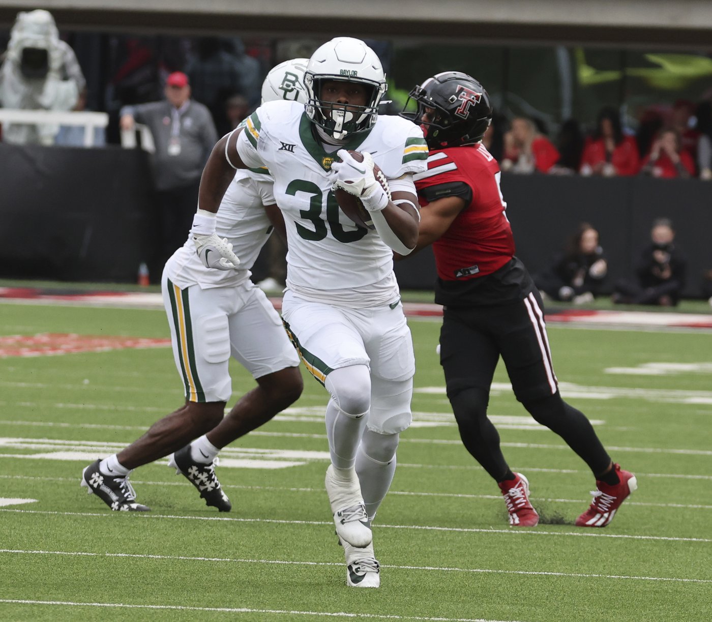 Sawyer Robertson celebrates homecoming with 5 TDs passes as Baylor stuns Texas Tech 59-35 | iNFOnews.ca