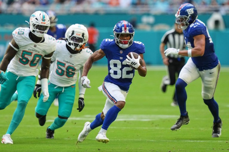Giants receiver Calvin Austin carted off after getting injured at training camp | iNFOnews.ca