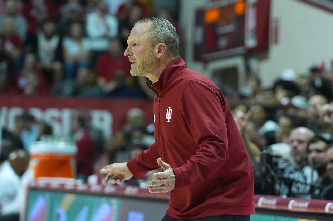 New coach Darian DeVries injects new style and renewed hope in Hoosier season opening rout | iNFOnews.ca New coach Darian DeVries injects new style and renewed hope in Hoosier season opening rout | iNFOnews.ca