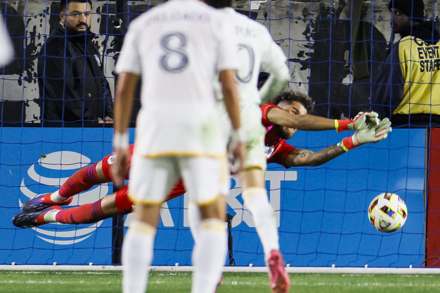 Pec, Paintsil, Joveljic each score 2 goals, Galaxy beat Minnesota 6-2, advance to conference finals | iNFOnews.ca