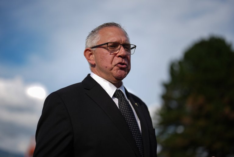 Former candidate asks Conservatives to 'plug' noses for any concerns about leader | iNFOnews.ca