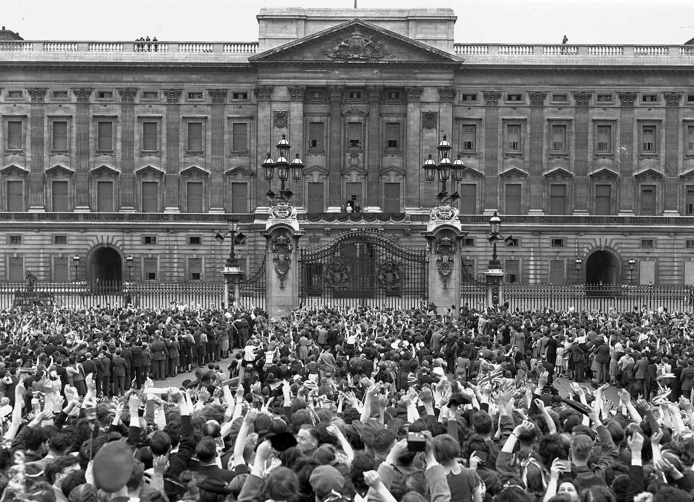AP WAS THERE: Journalists chronicled the Nazi surrenders and end of World War II in Europe | iNFOnews.ca