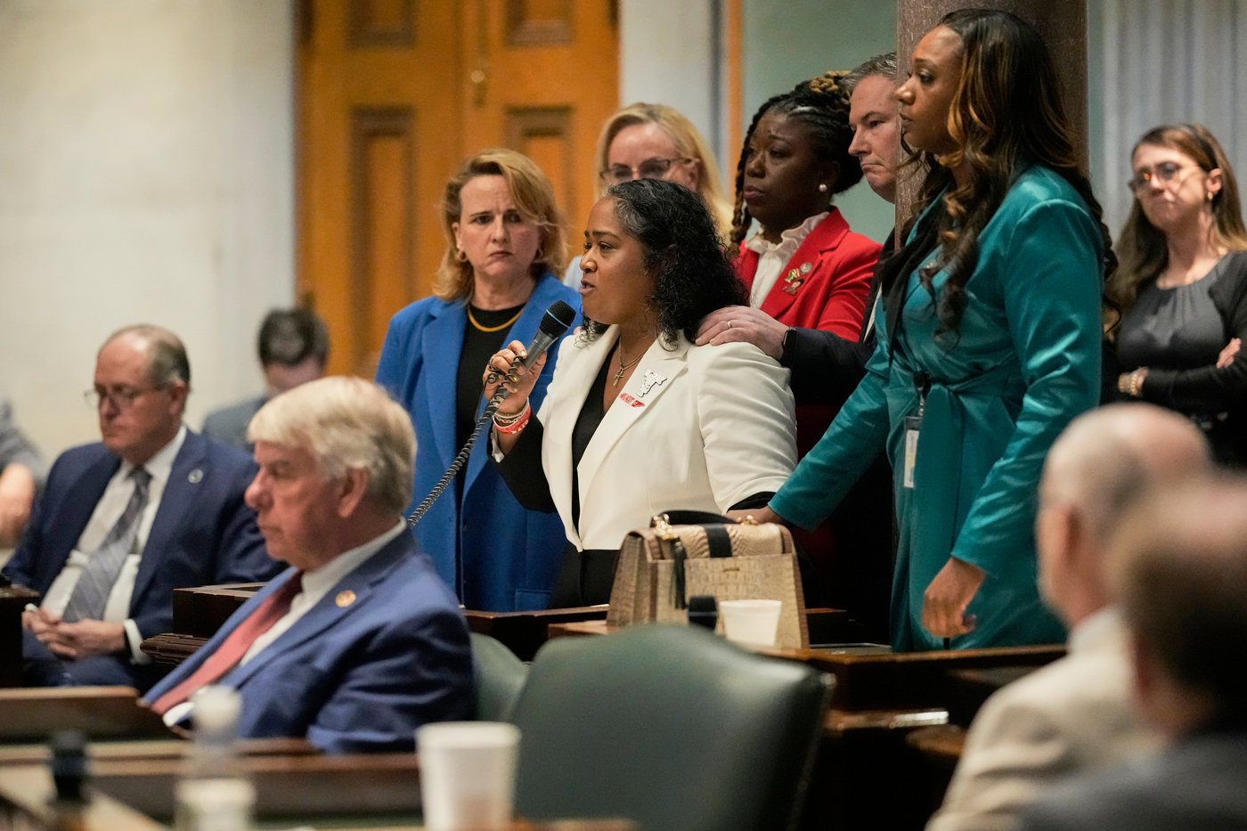 Demonstrators rally in Tennessee and Alabama against redistricting efforts, in photos | iNFOnews.ca