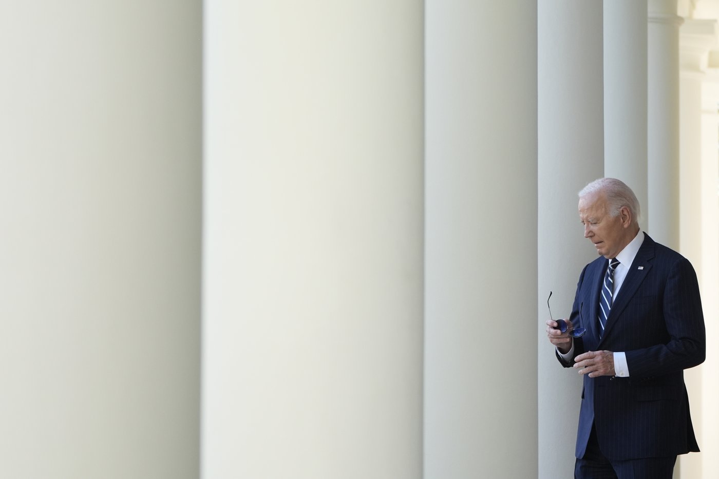 Biden gets blamed by Harris allies for the vice president's resounding loss to Trump | iNFOnews.ca