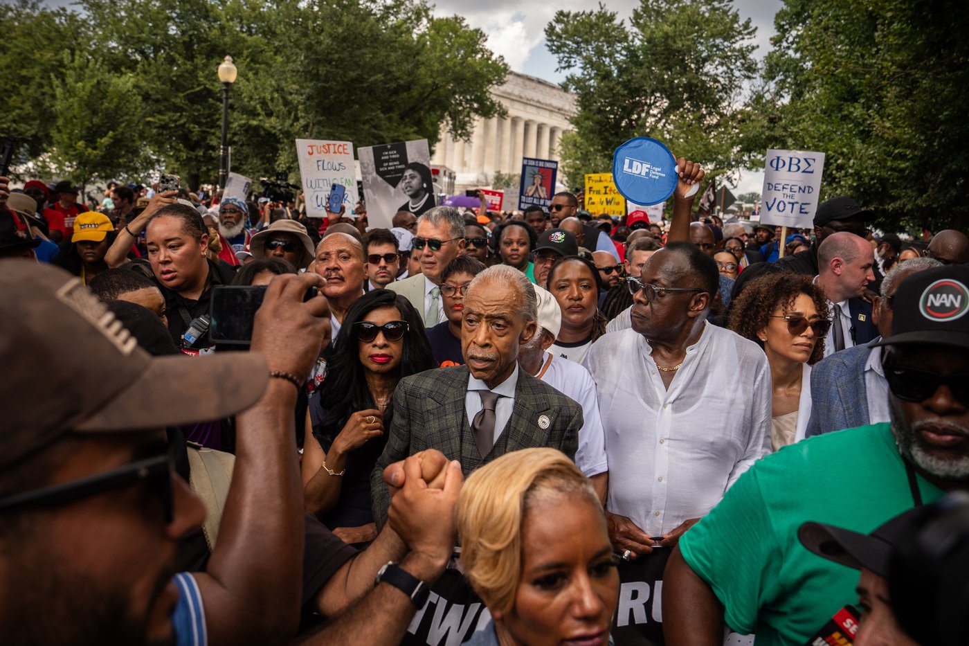 Thousands march in Washington to defend voting rights, in photos | iNFOnews.ca