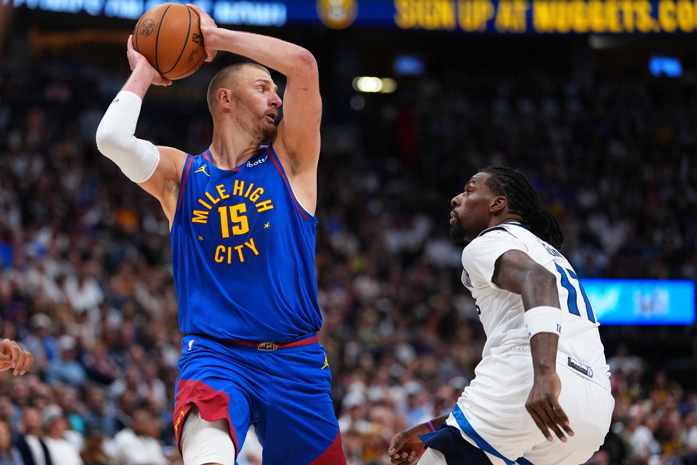 Edwards and Randle rally Timberwolves past Nuggets 119-114 to even series at 1 apiece | iNFOnews.ca