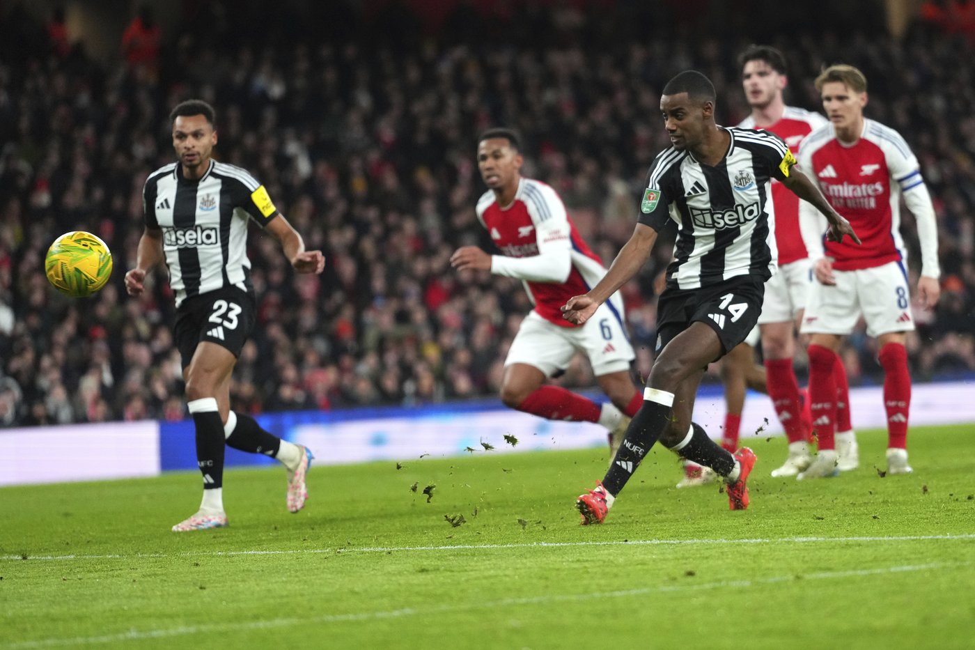 Isak strikes again as Newcastle beats Arsenal 2-0 in League Cup semifinal 1st leg | iNFOnews.ca