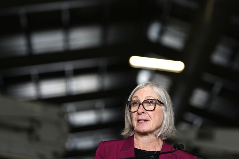 Liberals roll out plan to offer paid, four-month placements in skilled trades | iNFOnews.ca