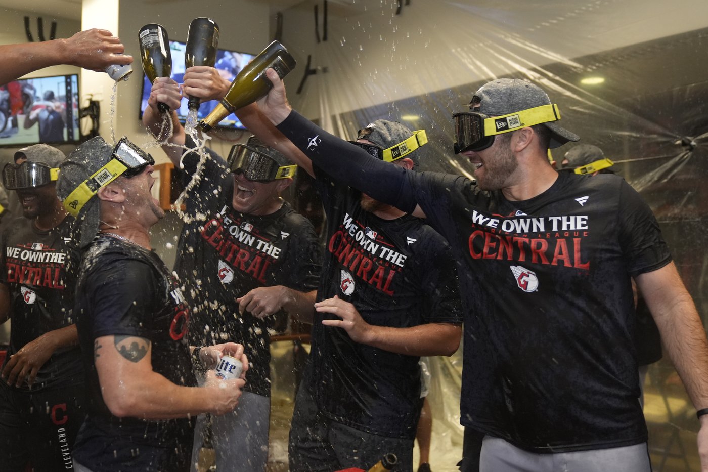Cleveland Guardians clinch AL Central title when Royals lose to Giants | iNFOnews.ca