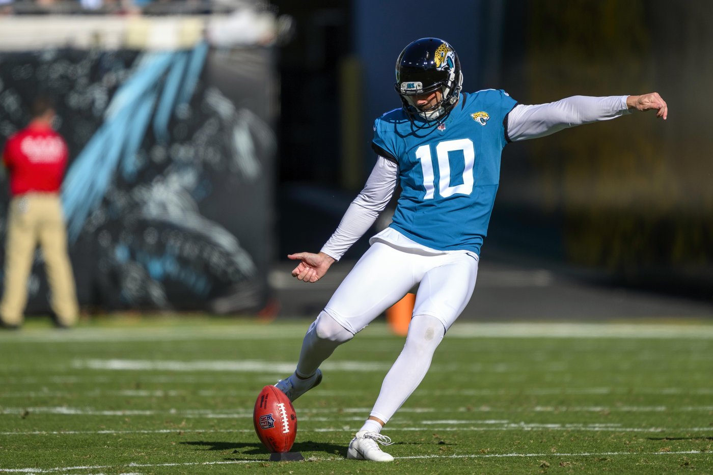 Packers sign kicker Brandon McManus to replace struggling rookie Brayden Narveson | iNFOnews.ca