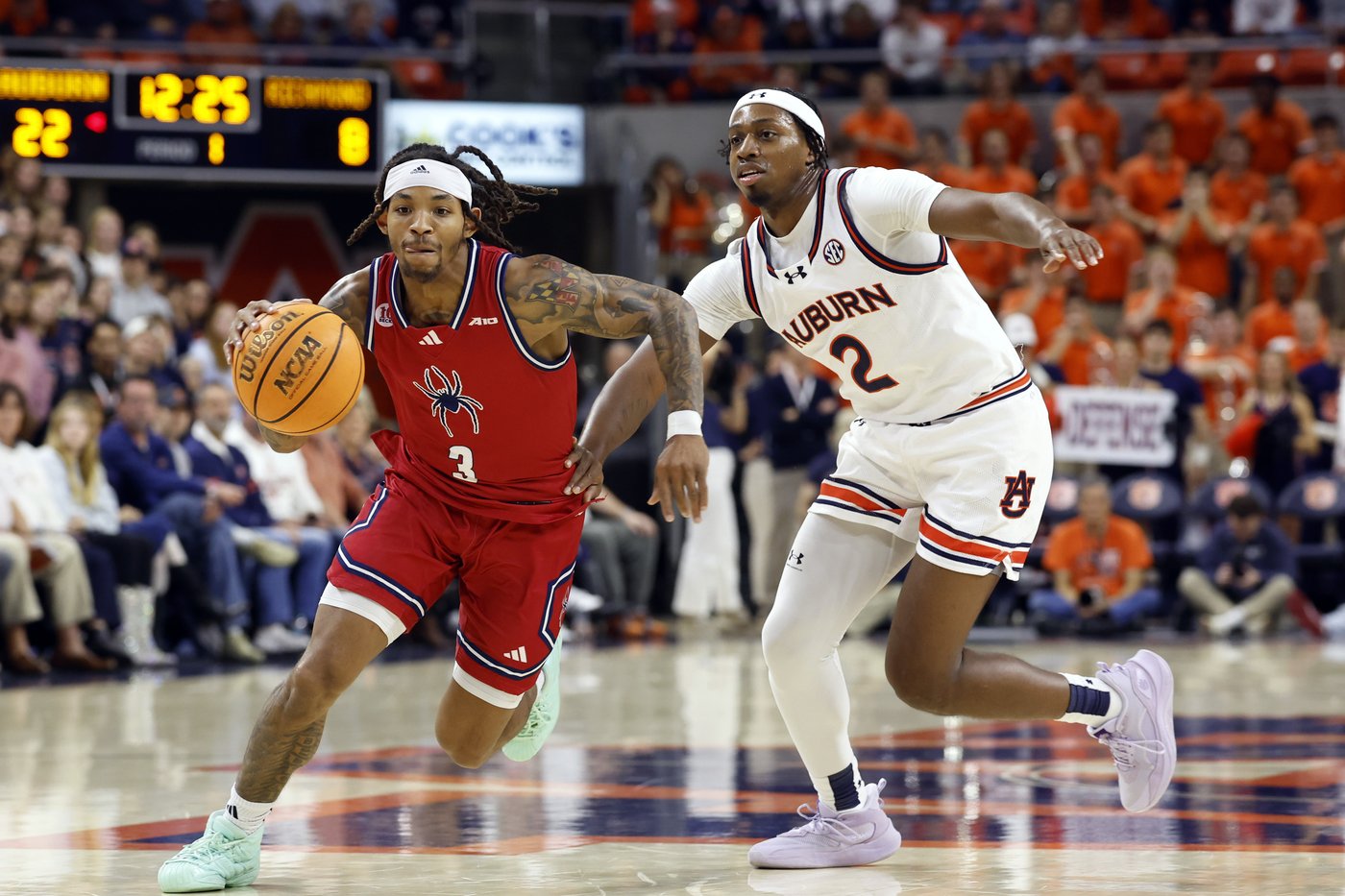 Miles Kelly helps No. 2 Auburn beat Richmond 98-54 | iNFOnews.ca