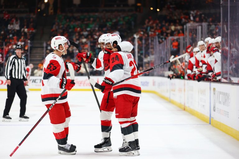 Seth Jarvis scores twice and the Carolina Hurricanes stay unbeaten, beating the Ducks 4-1 | iNFOnews.ca