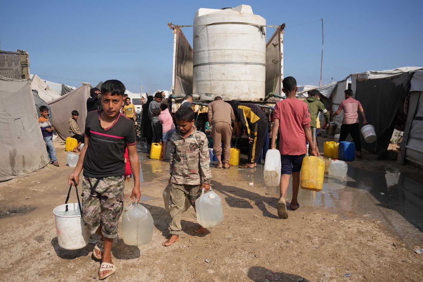 In Gaza, a desperate rush for water trucks persists more than 6 months after the ceasefire | iNFOnews.ca