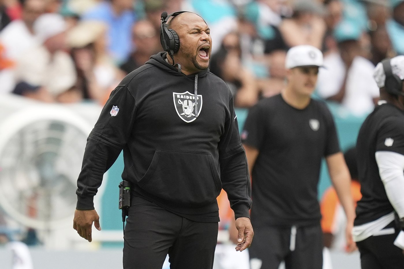Without an effective run game, the Raiders have little choice but to air it out | iNFOnews.ca